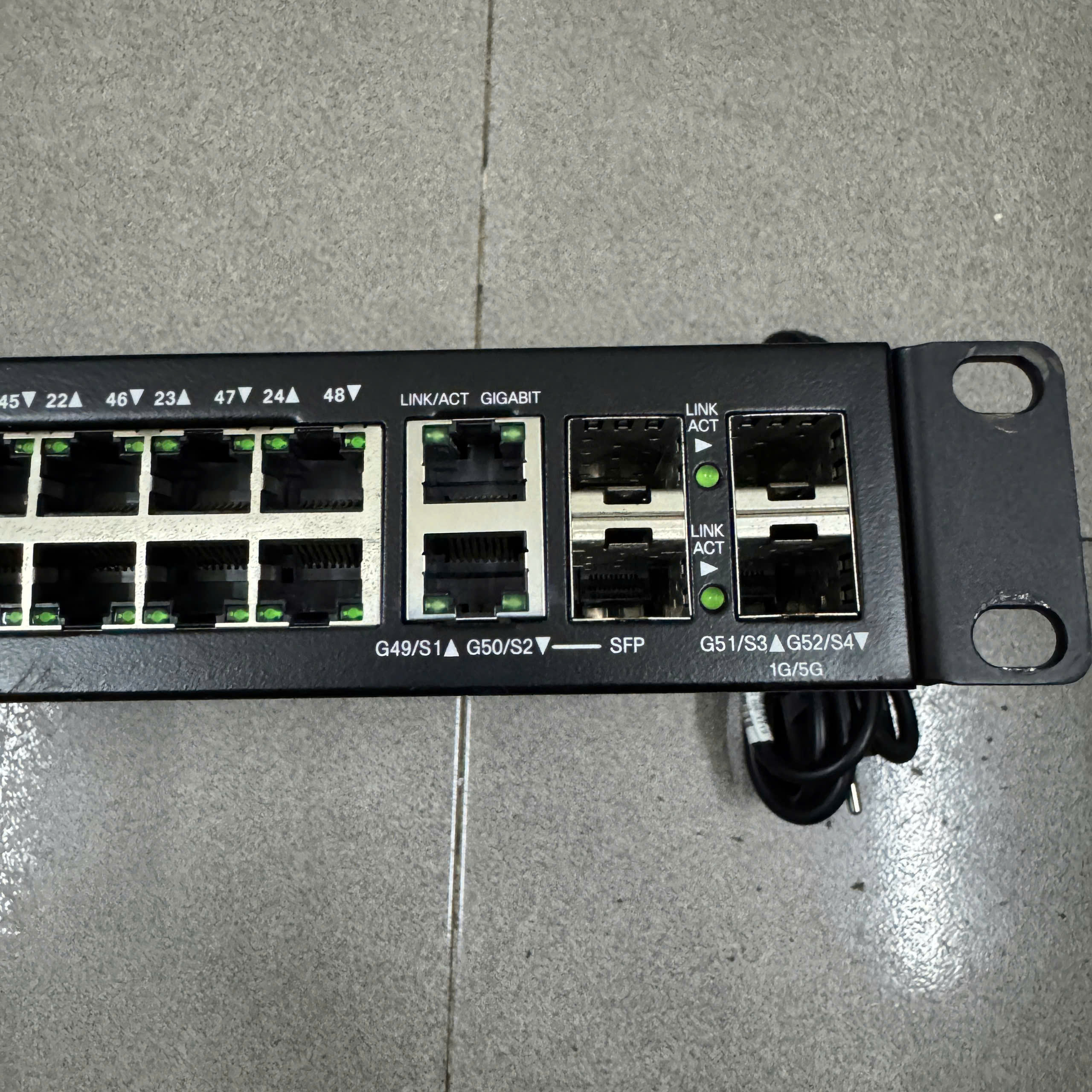 Cisco Small Business SG500-52 52-port Gigabit Stackable Managed Switch đẹp