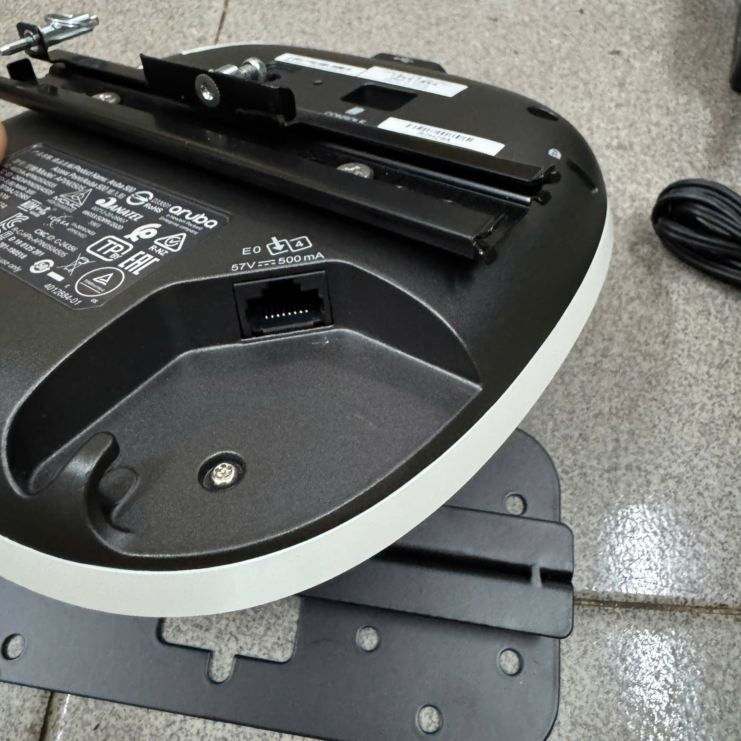 Phát wifi chuyên dụng Aruba 505 wifi 6 AX đẹp