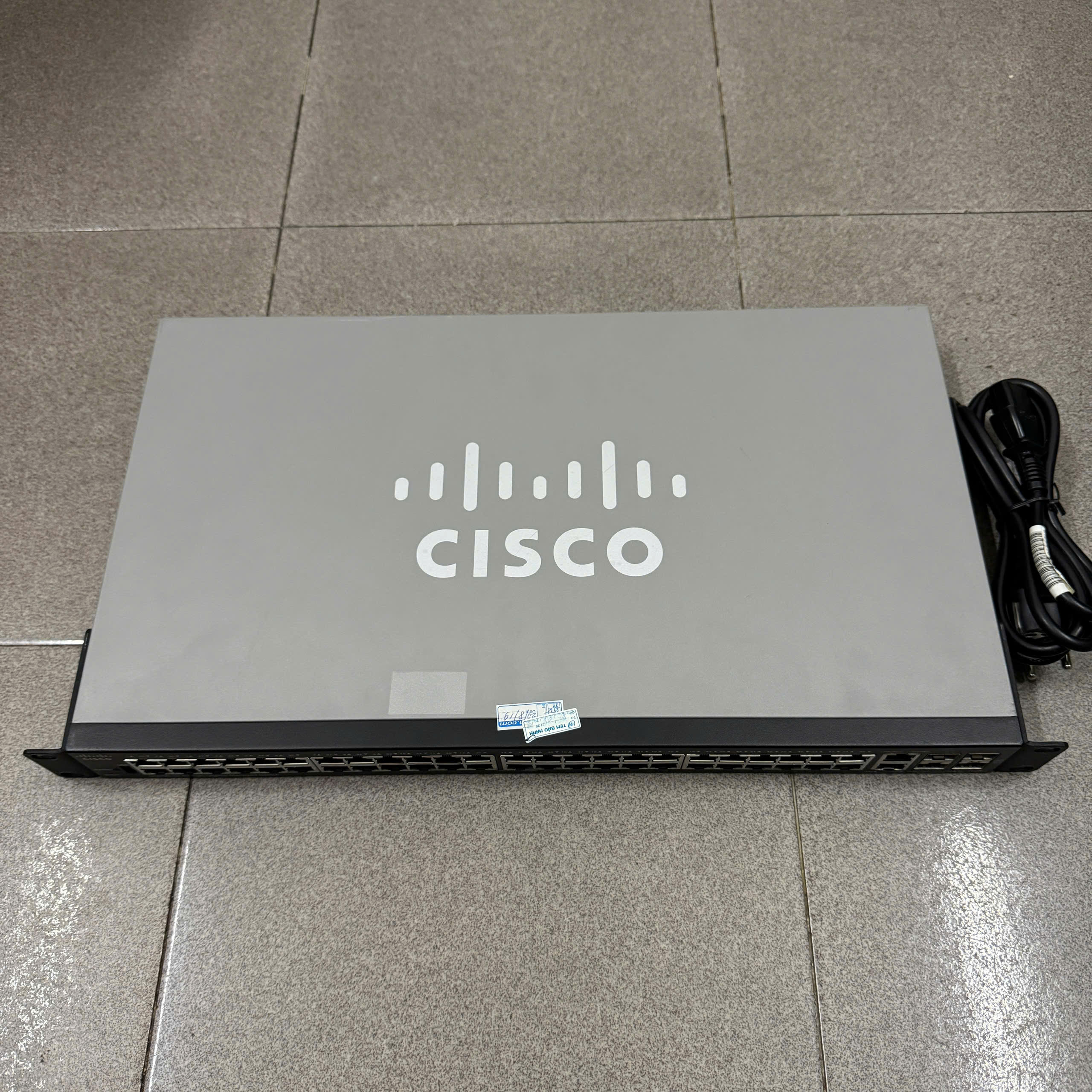 Switch layer 3 Cisco SG350-52 model SG350-52-K9 V01 đẹp