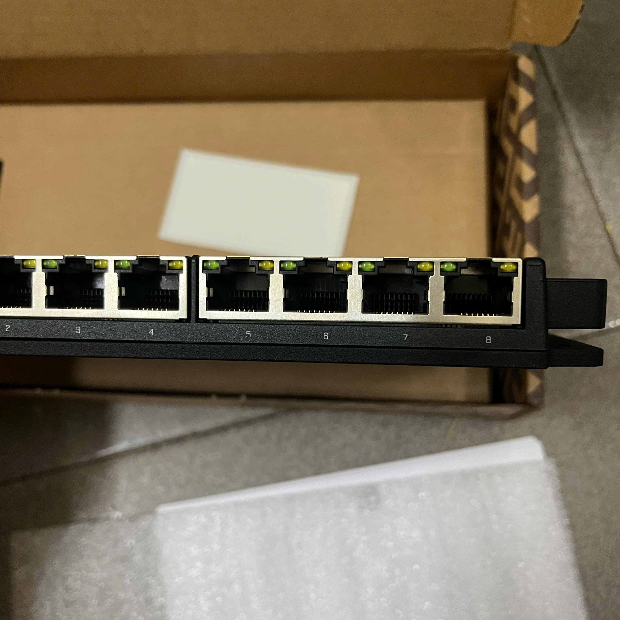 Router cân bằng tải Mikrotik RB5009UG+S+IN fullbox mới 100%