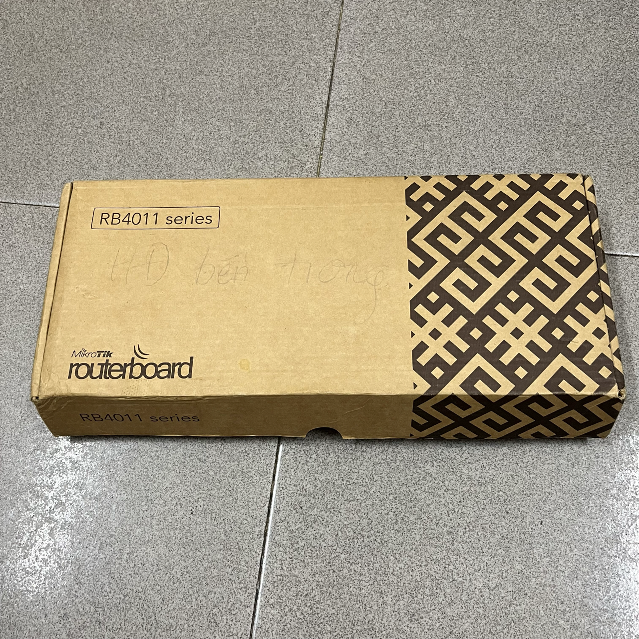 Router cân bằng tải Mikrotik RB4011iGS+RM đẹp có box