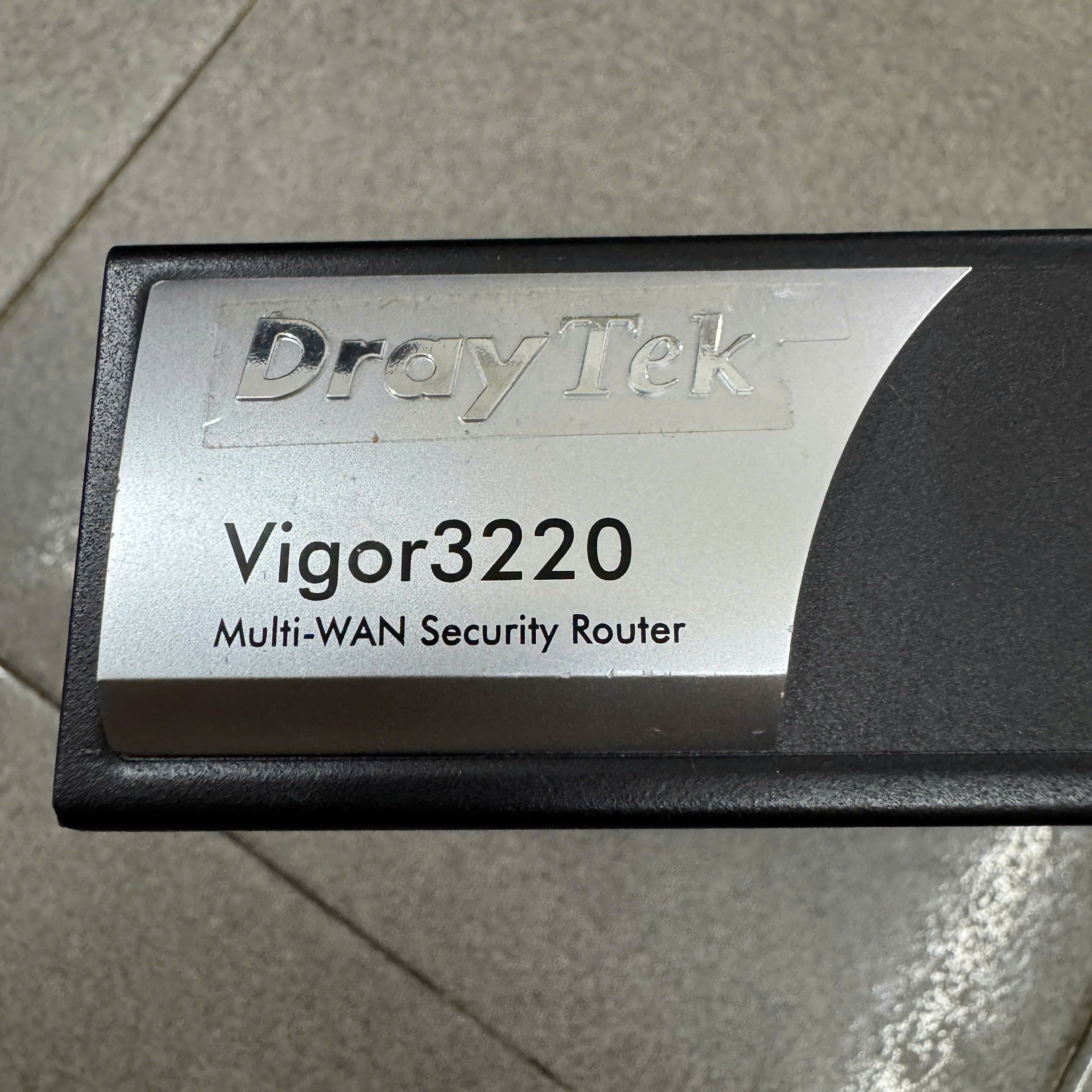 Router cân bằng tải Draytek Vigor 3220 đẹp