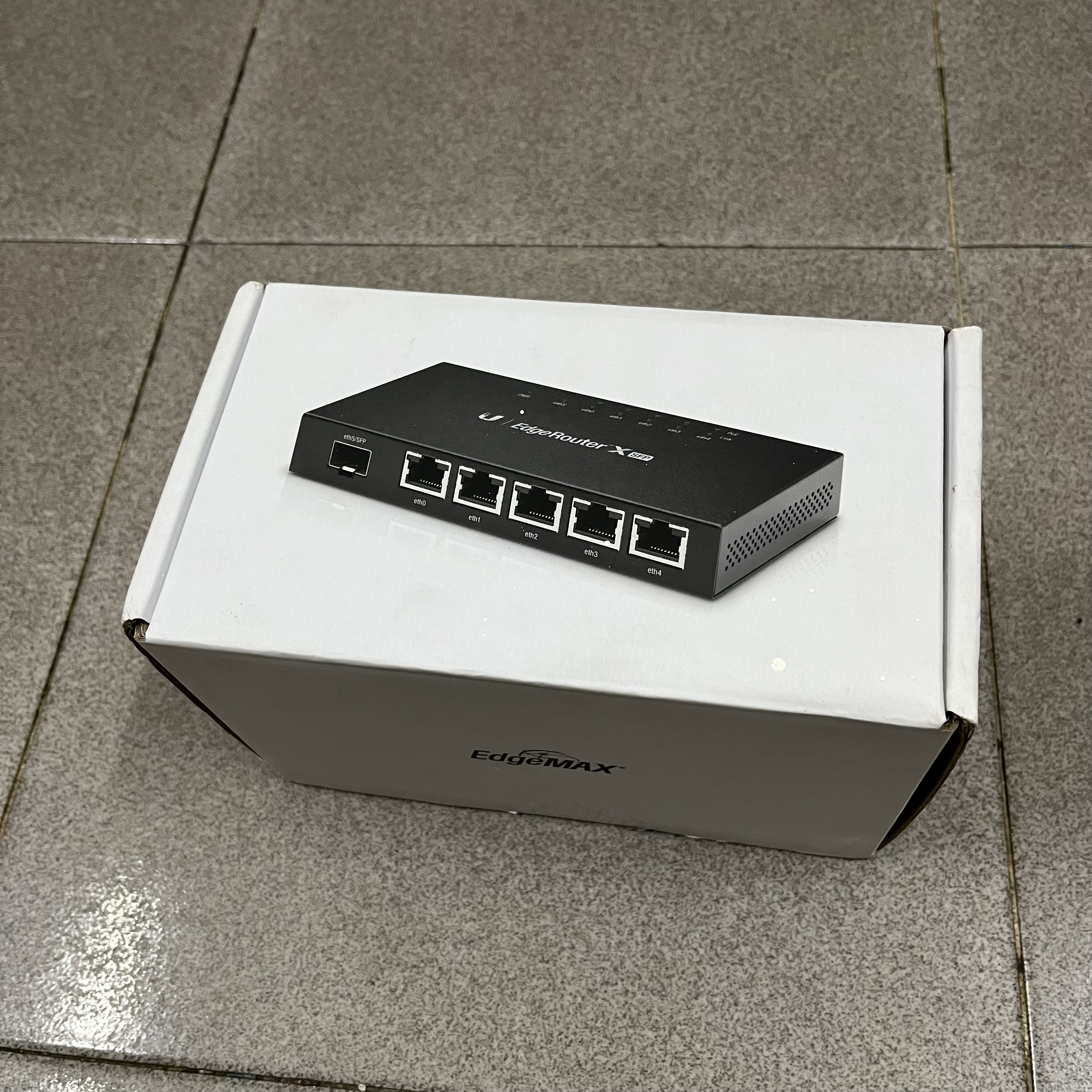 Router cân bằng tải Ubiquiti EdgeRouter X SFP fullbox mới