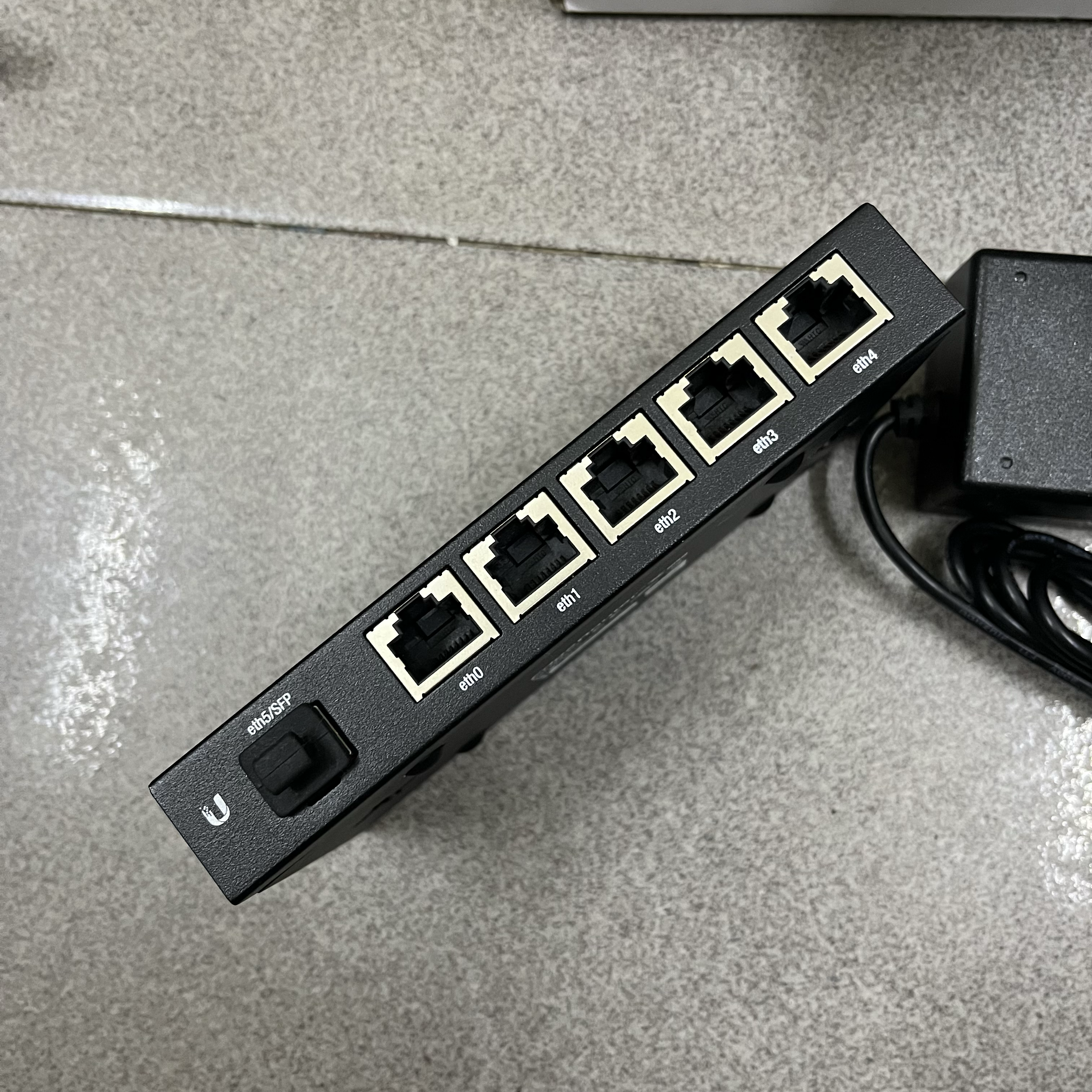 Router cân bằng tải Ubiquiti EdgeRouter X SFP fullbox mới