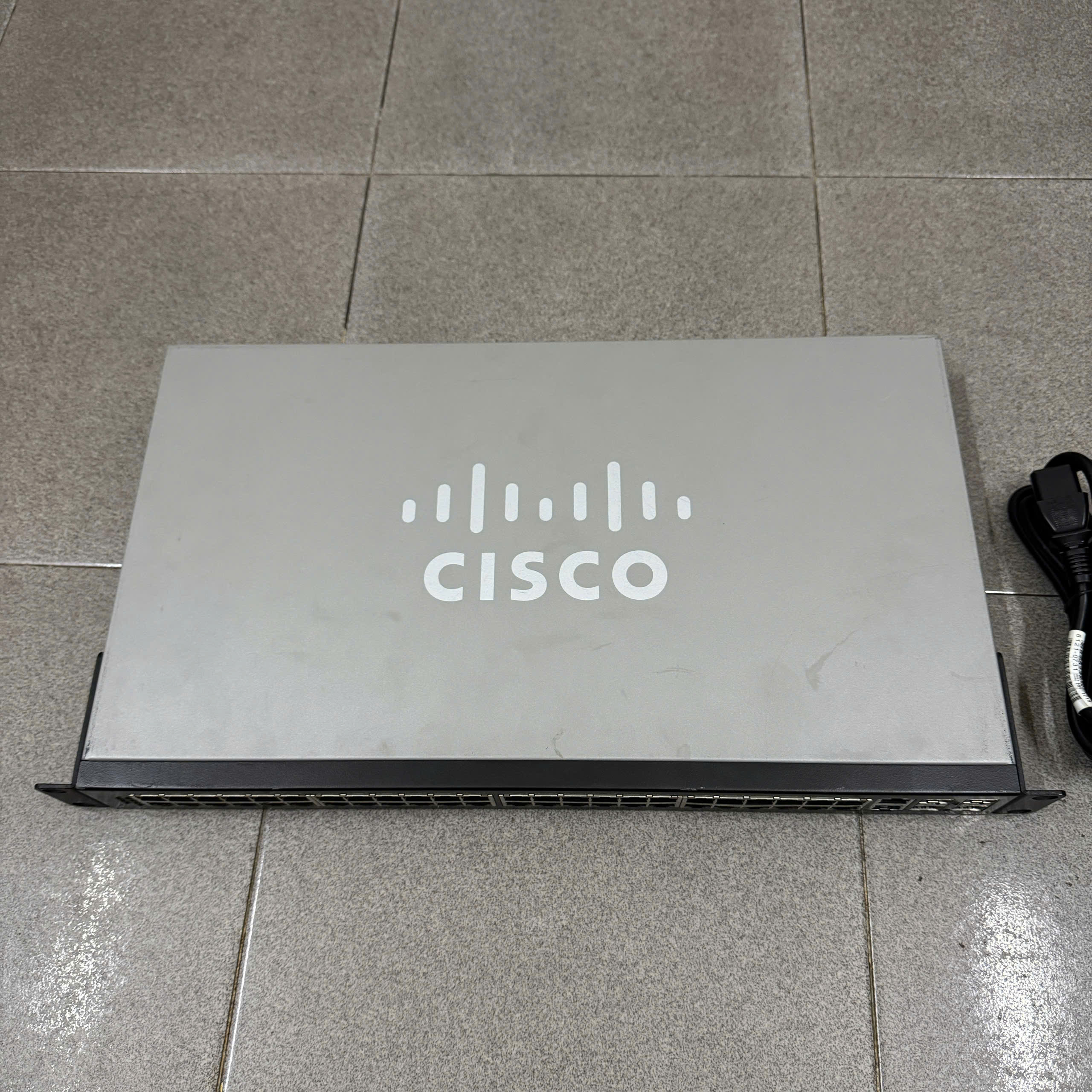 Cisco Small Business SG500-52 52-port Gigabit Stackable Managed Switch đẹp