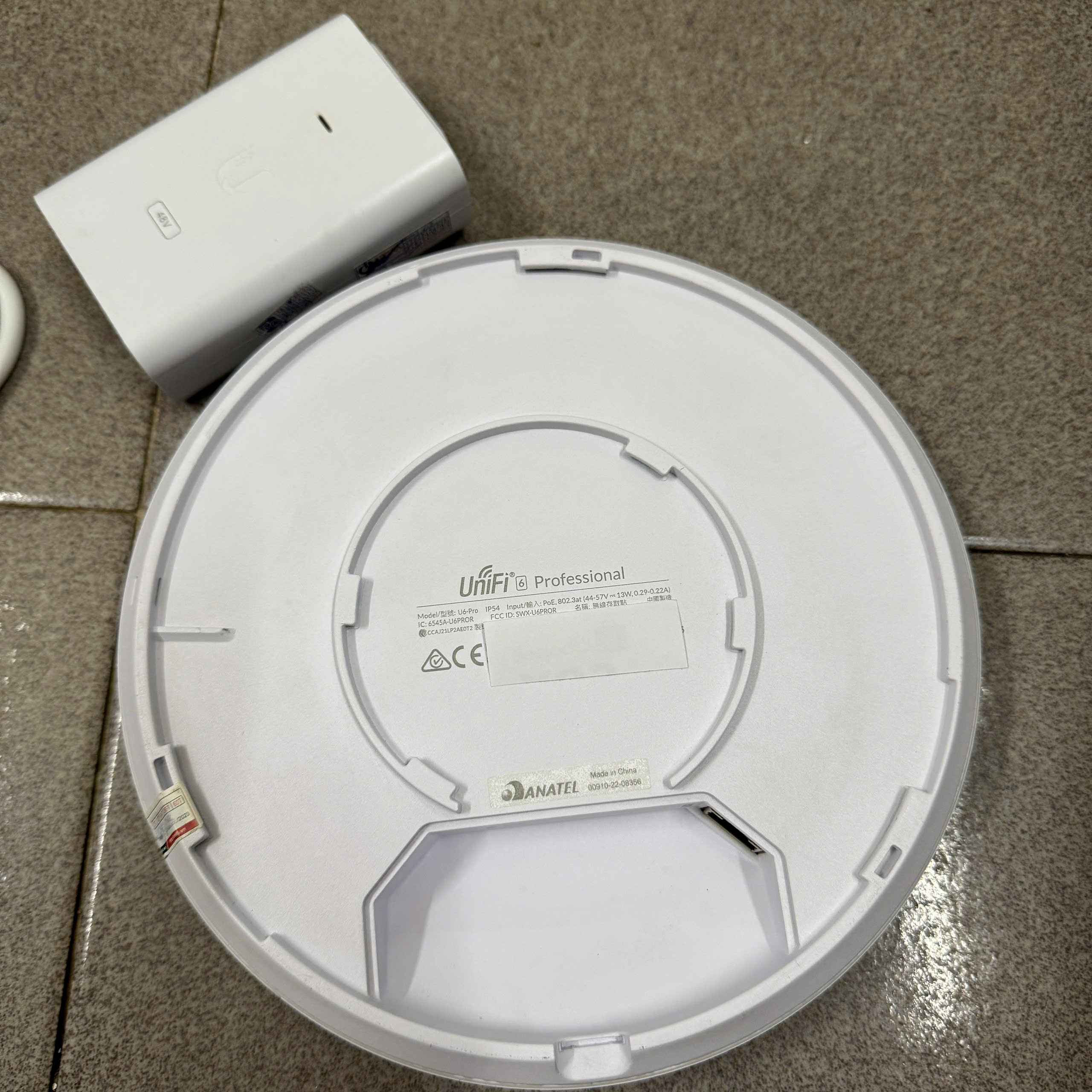 Phát wifi chuyên dụng Unifi U6 pro wifi 6 AX đẹp tải 300 thiết bị