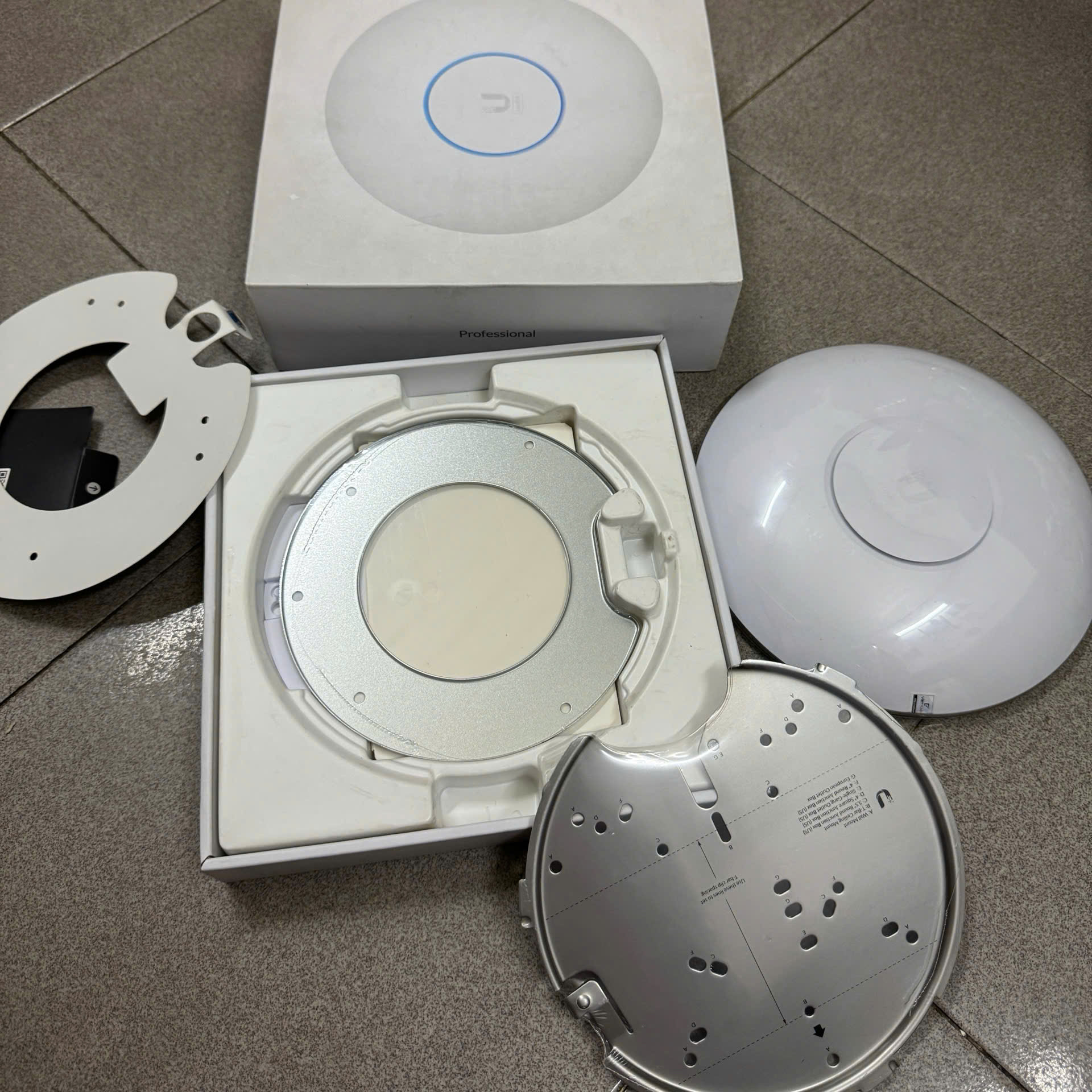 Phát wifi chuyên dụng Unifi U6 pro wifi 6 AX đẹp tải 300 thiết bị