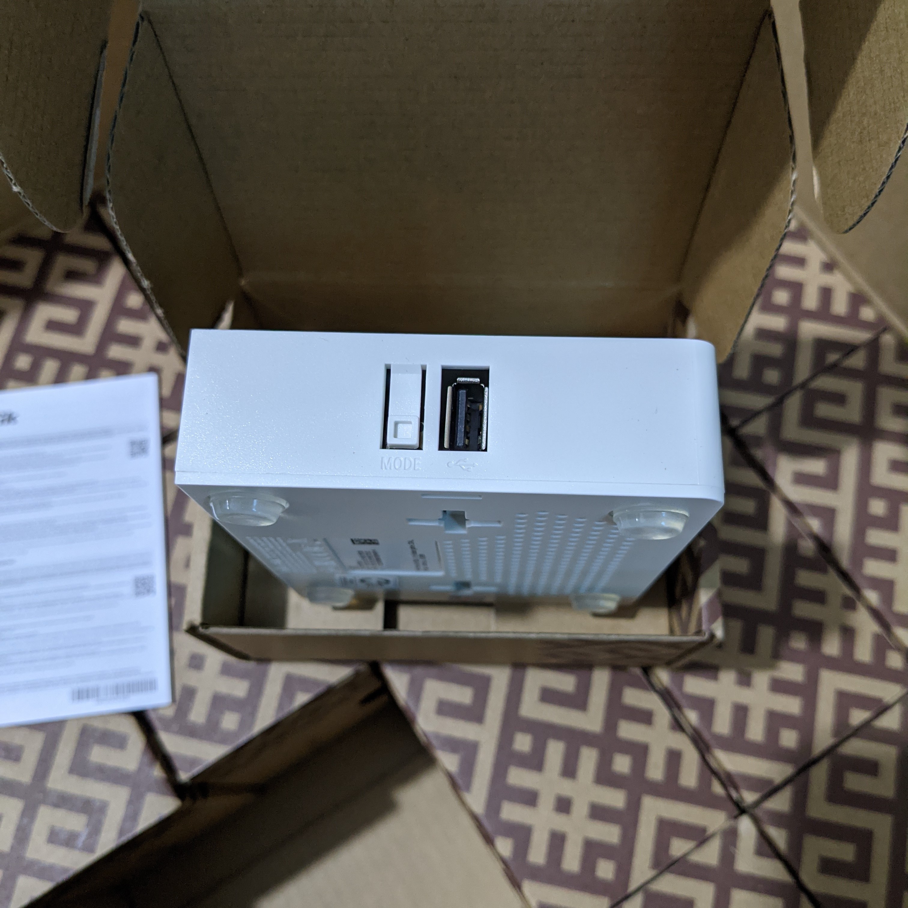 Router Mikrotik RB750Gr3 fullbox mới 100% - hàng chính hãng bảo hành 12 tháng