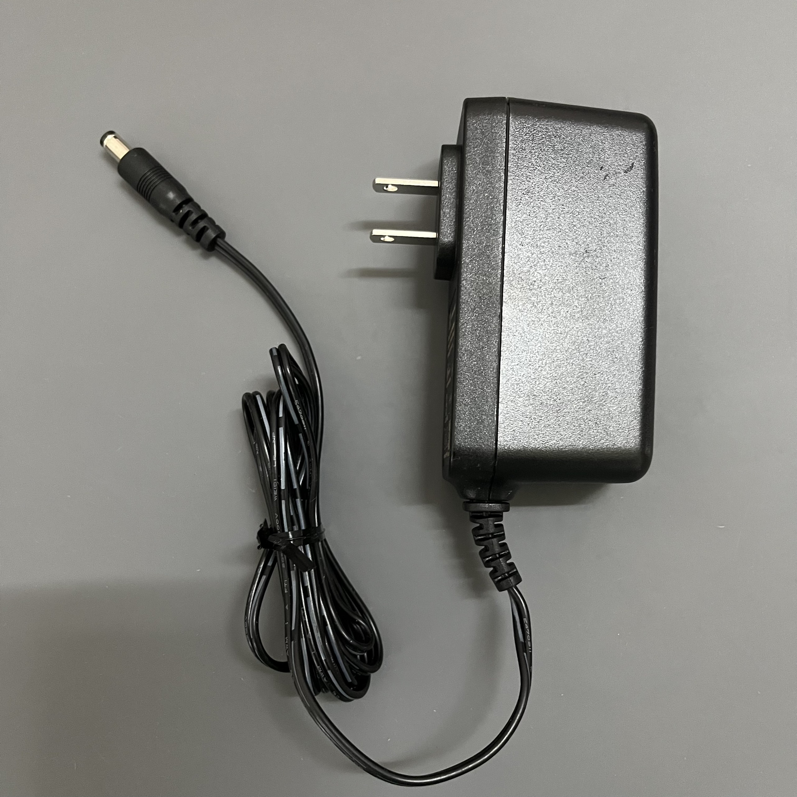 Adaptor 12V-2.5A Mass Power model NBS30D12025OVU đẹp