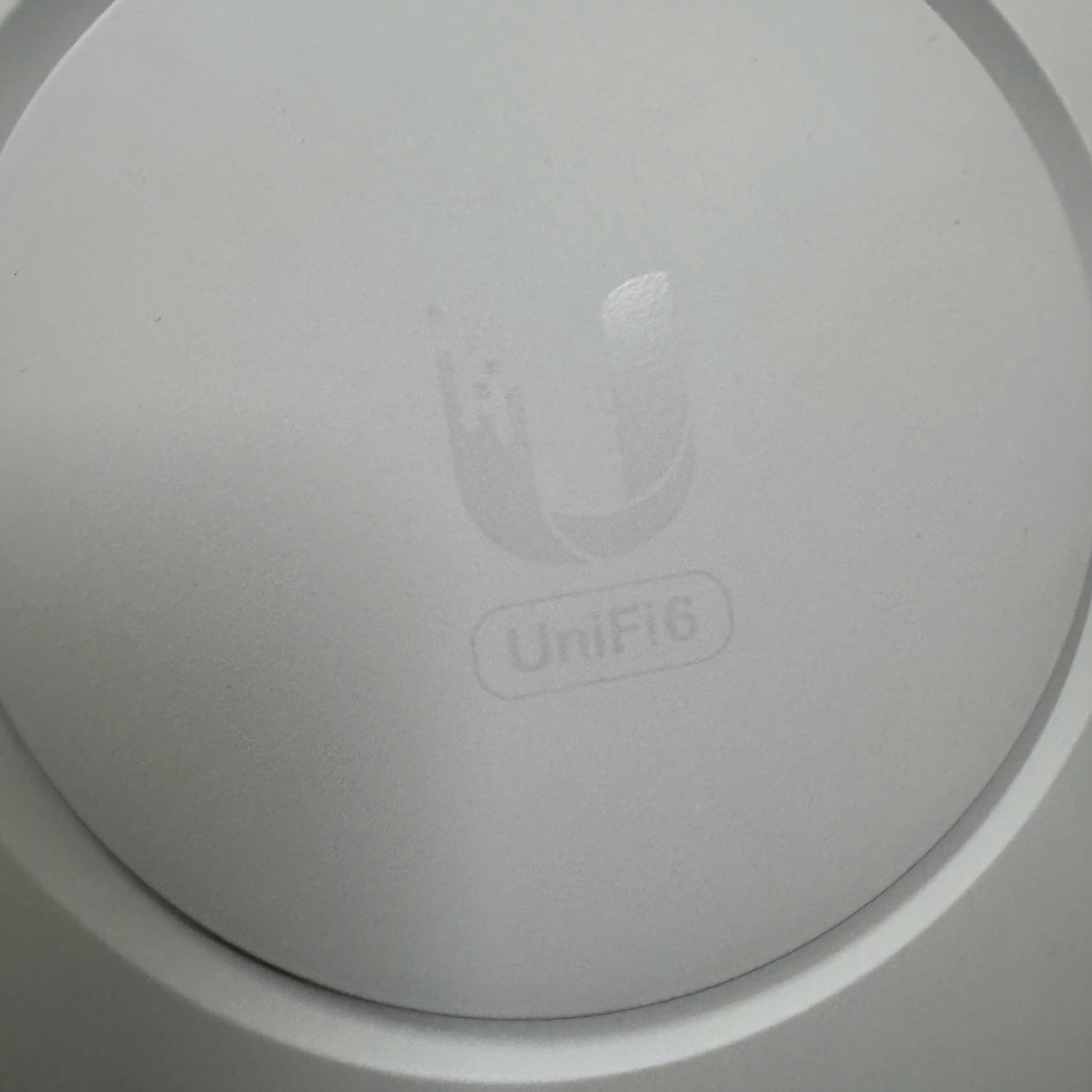 Phát wifi chuyên dụng Unifi U6 pro wifi 6 AX đẹp tải 300 thiết bị