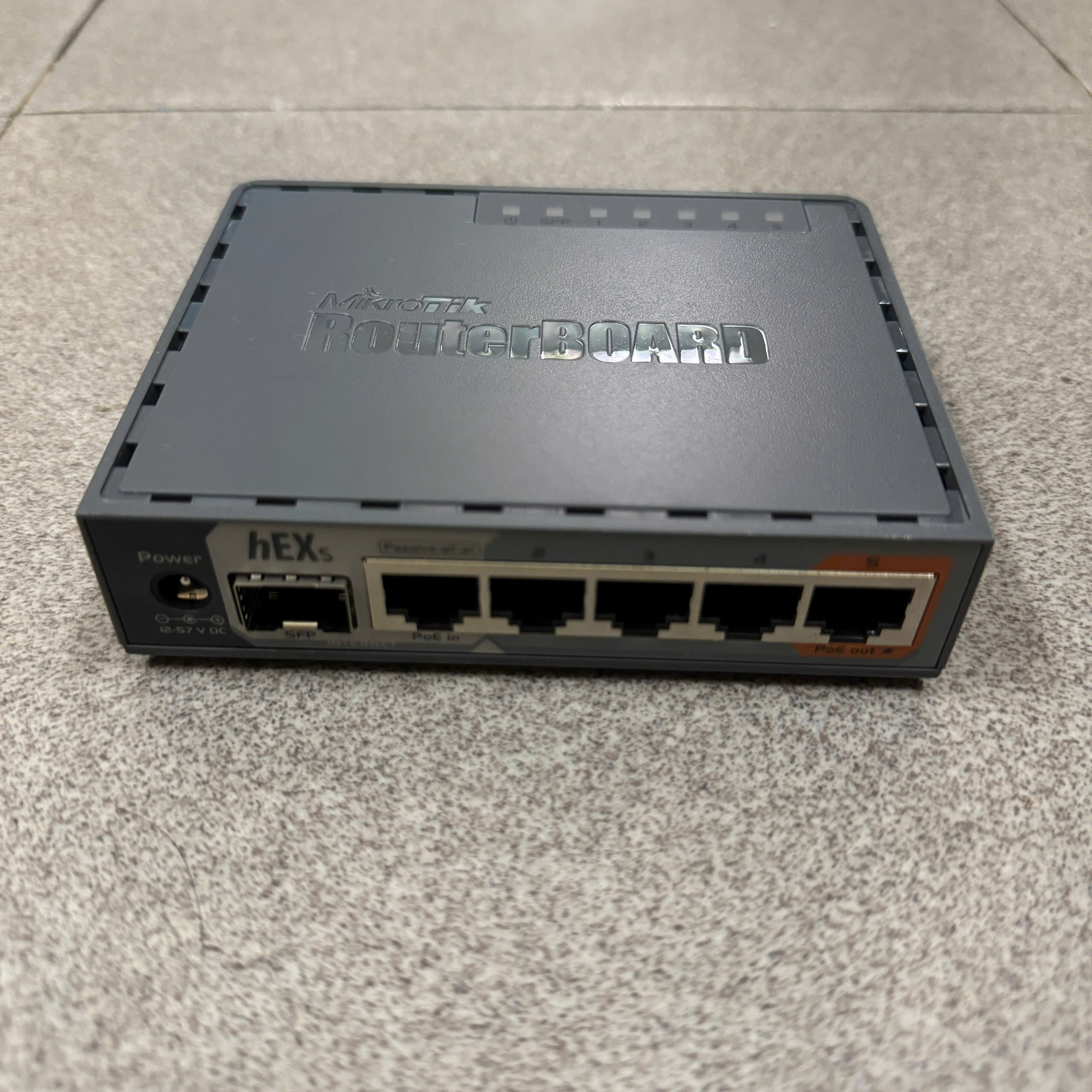 Router cân bằng tải Mikrotik RB760iGS đẹp