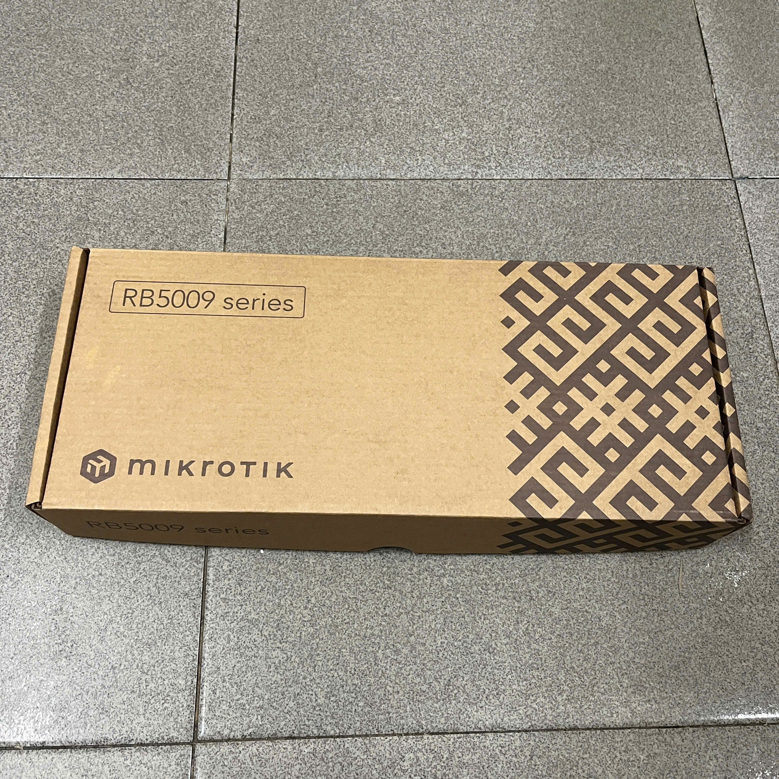 Router cân bằng tải Mikrotik RB5009UG+S+IN fullbox mới 100%