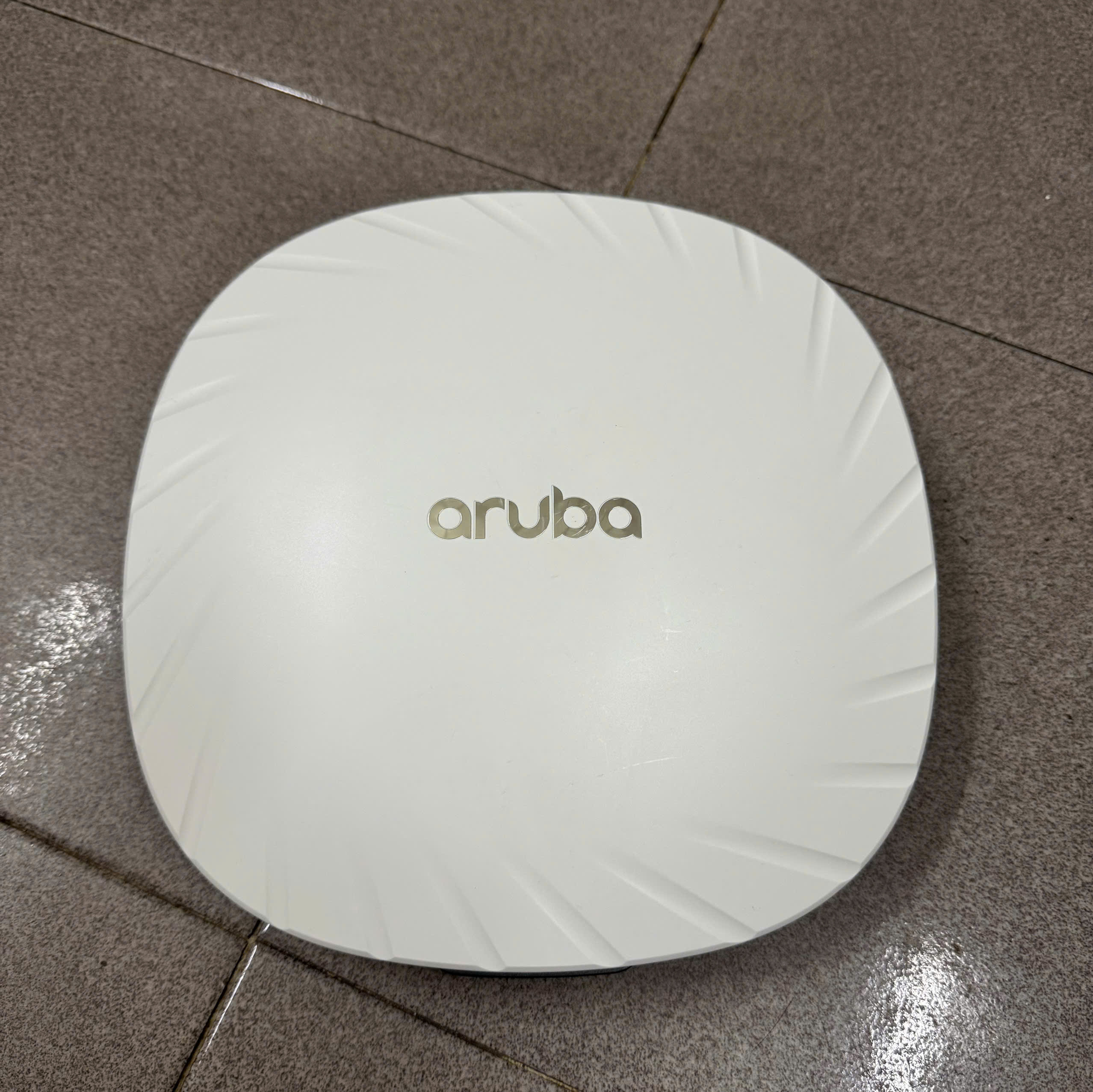 Phát wifi chuyên dụng Aruba 535 đẹp