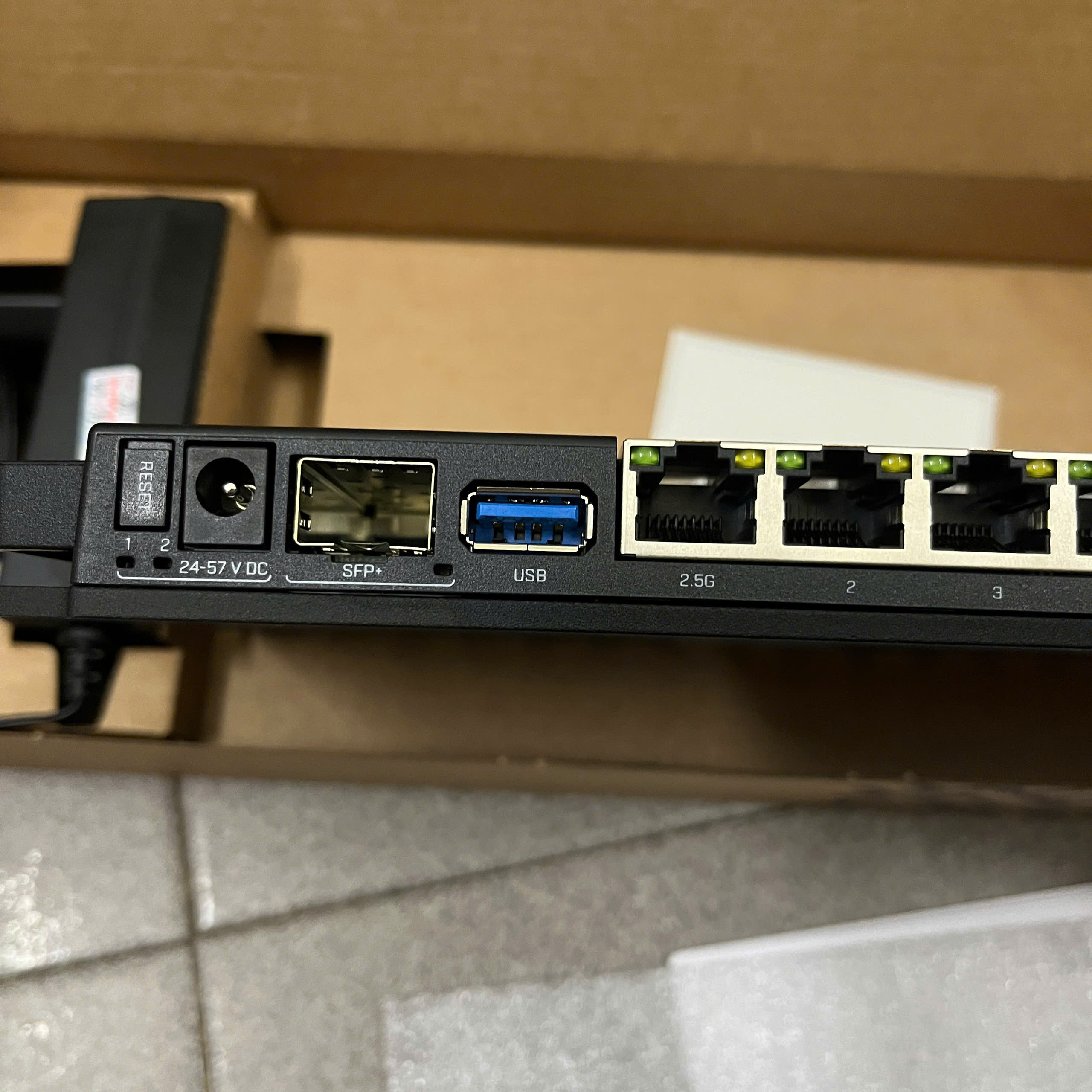 Router cân bằng tải Mikrotik RB5009UG+S+IN fullbox mới 100%