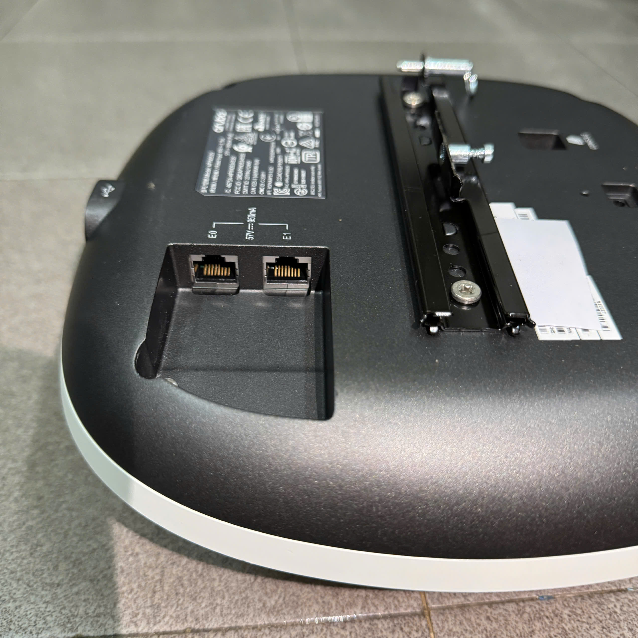 Phát wifi chuyên dụng Aruba 535 đẹp