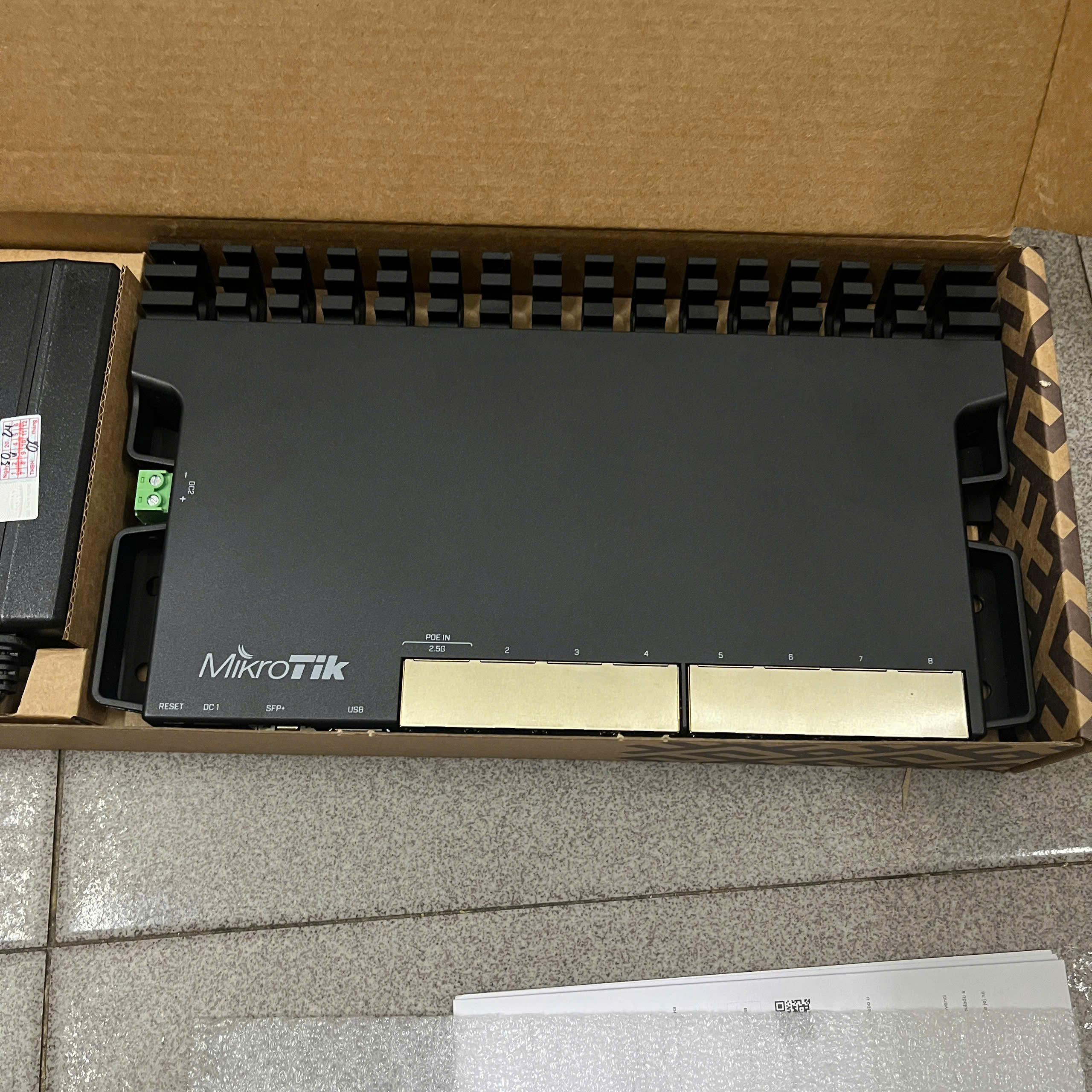 Router cân bằng tải Mikrotik RB5009UG+S+IN fullbox mới 100%