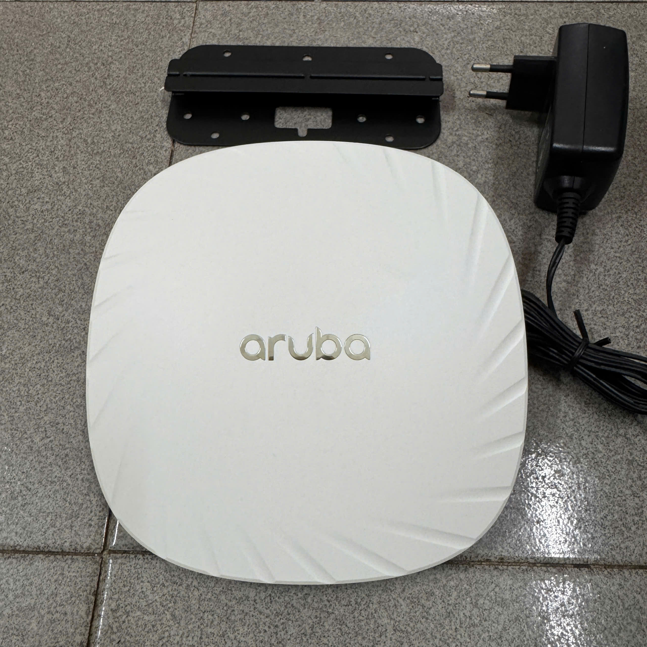 Phát wifi chuyên dụng Aruba 505 wifi 6 AX đẹp